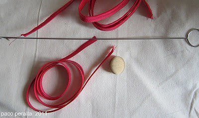 cómo forrar botones con cintas decorativas