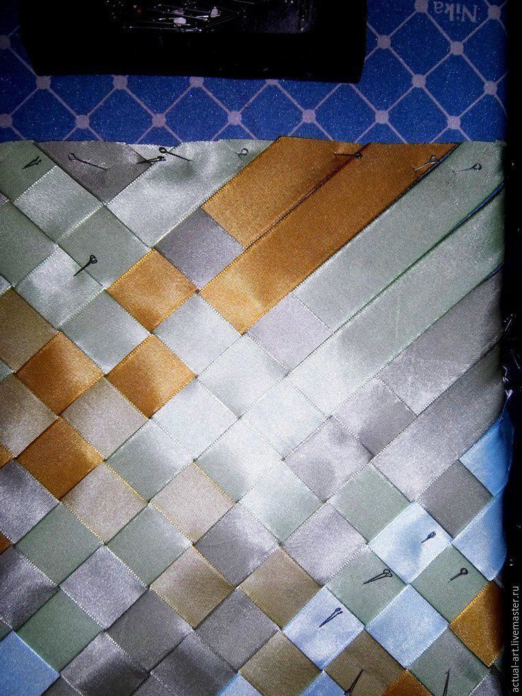 cómo hacer tejido con cintas decorativas