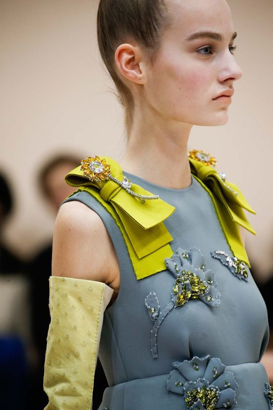 maravillosos detalles para ropa de ceremonia