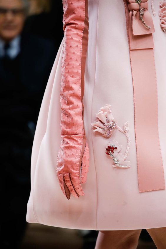 maravillosos detalles para ropa de ceremonia