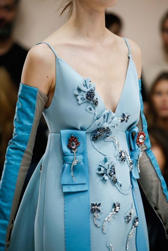 detalles maravillosos para ropa de ceremonia
