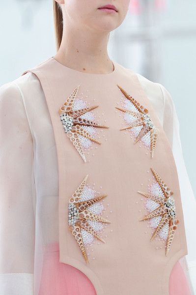 detalles maravillosos para ropa de ceremonia