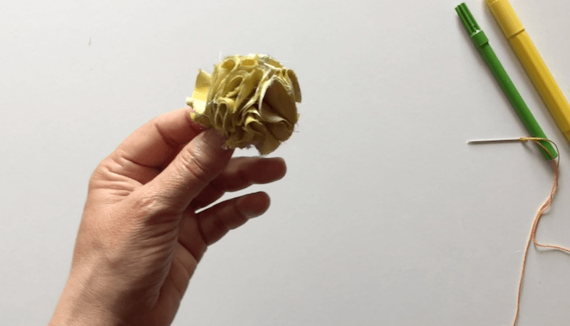 hacer bolas de tela