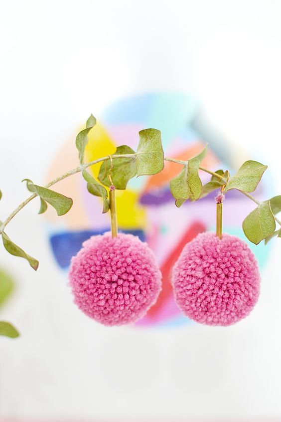 pendientes con pompones
