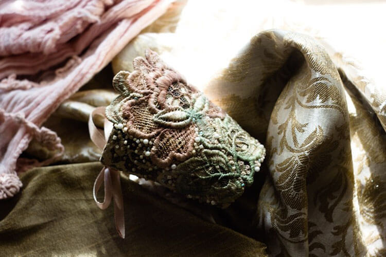puños bordados