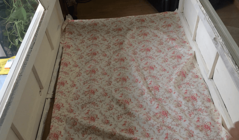 tela estampada para restaurar viejo mueble