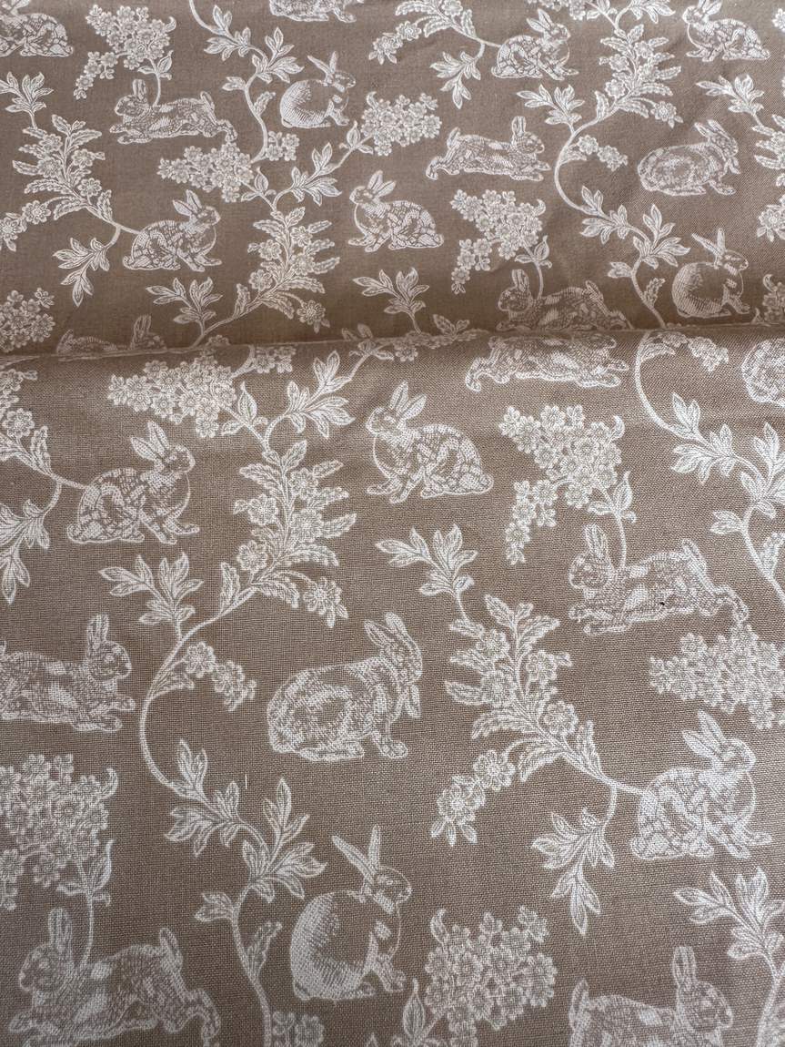 Tela estampada conejos beige - Telas Divinas Zamora