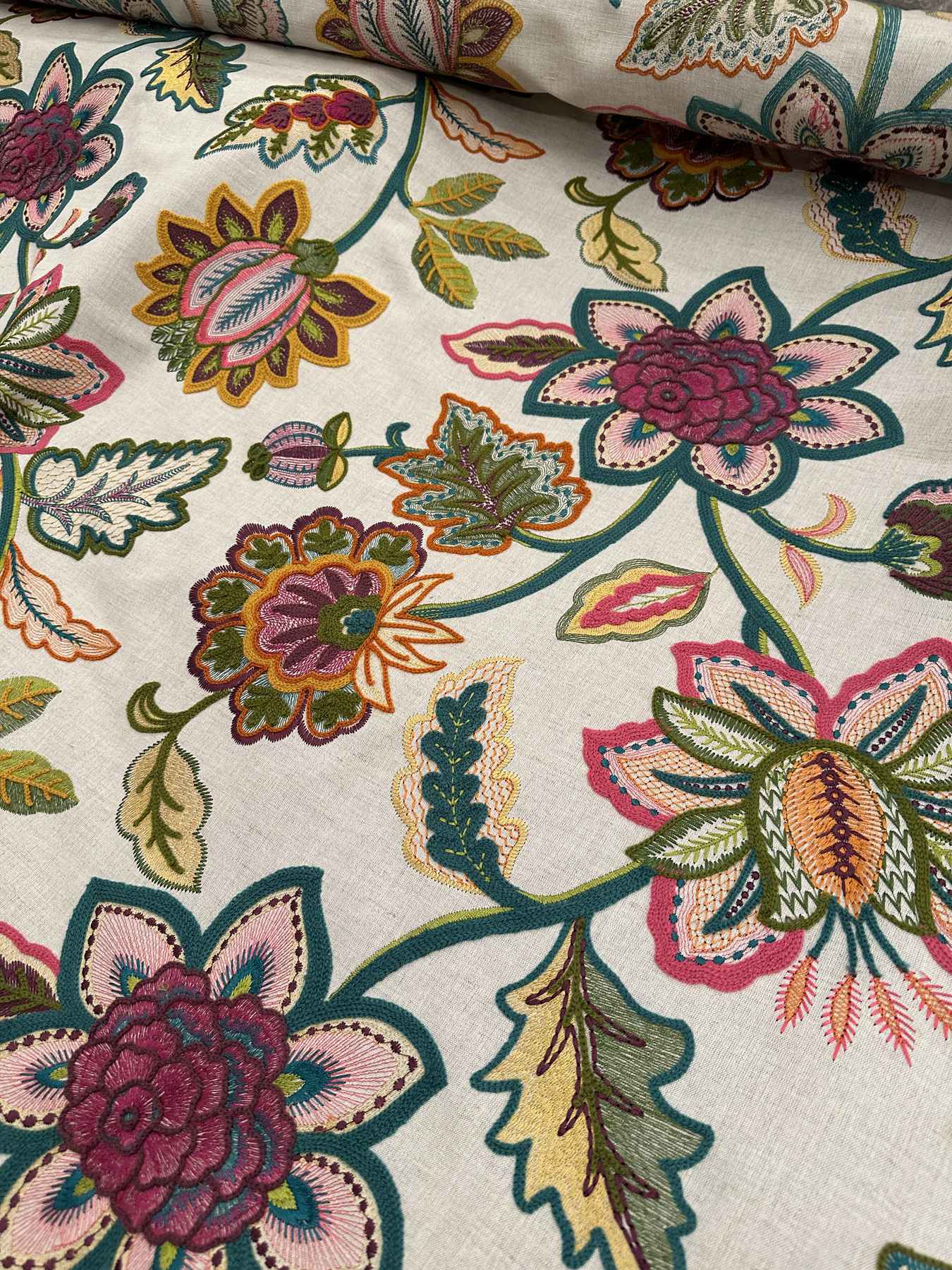 Tela lino bordado multicolor