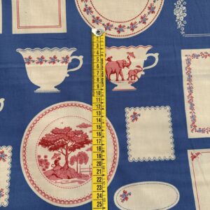 Tela Tilda something blue 7 con platos tazas y letreros - imagen 4