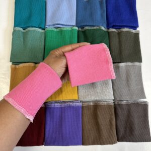 Puños remallados de punto para sudadera y camiseta en Telas Divinas Zamora