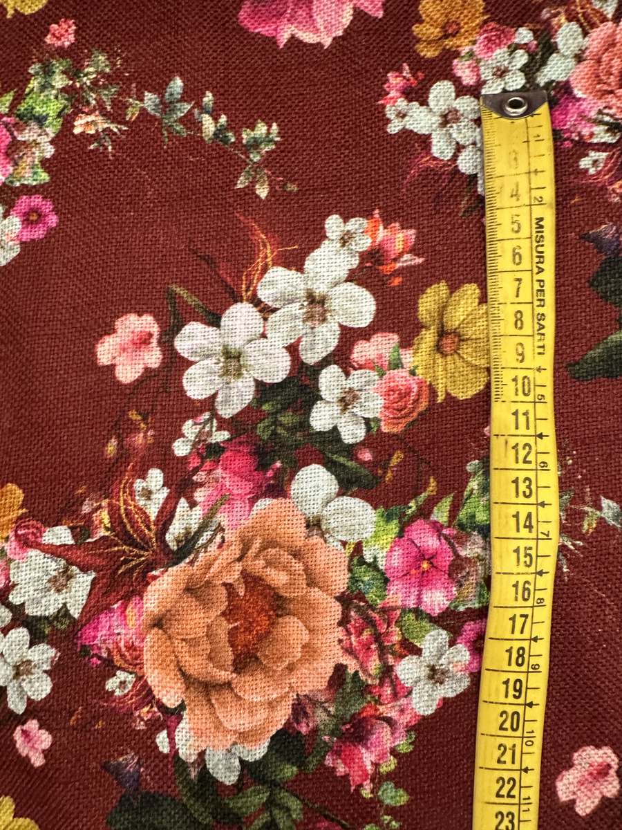 Escala del motivo floral de la tela tapicería lino viscosa - Telas Divinas Zamora